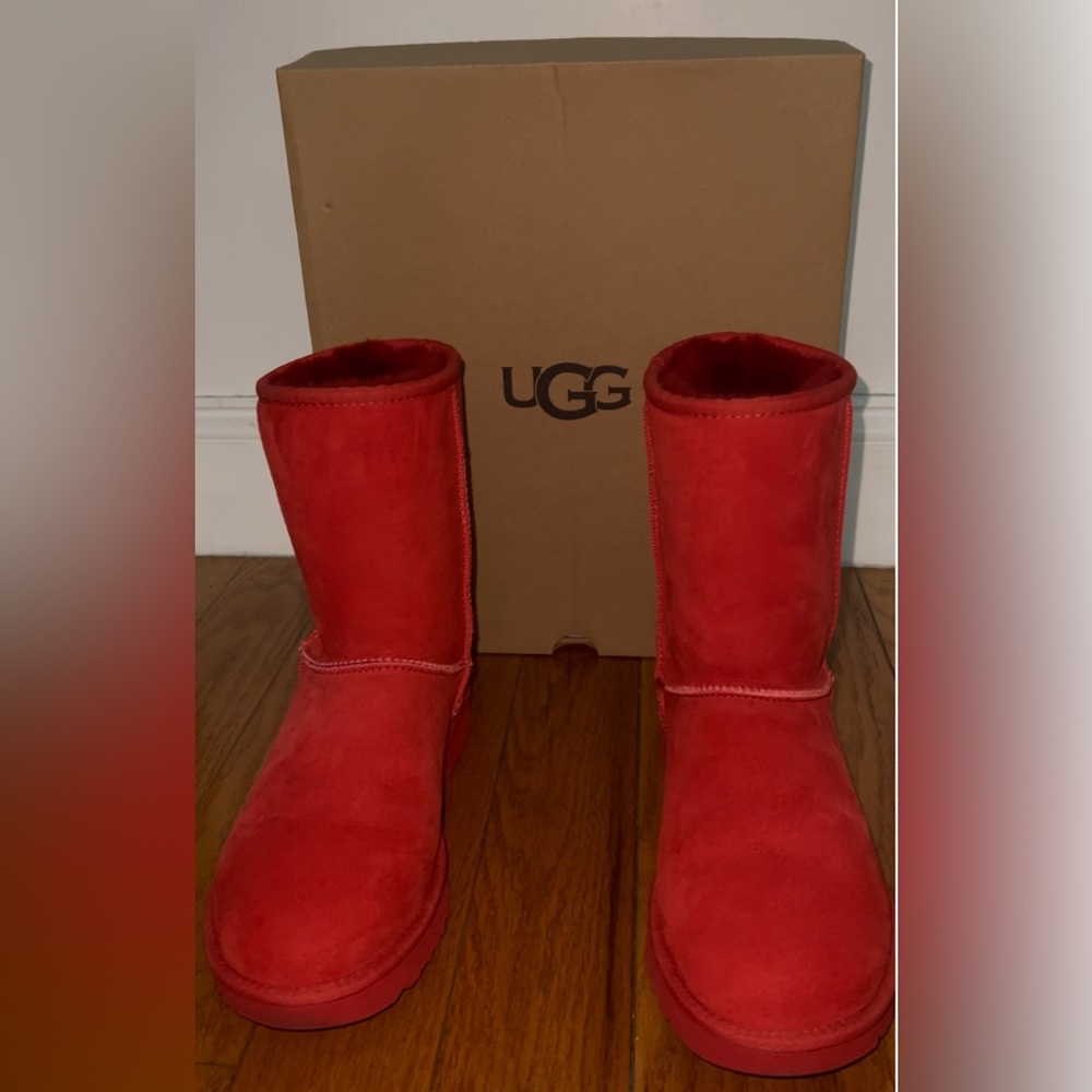 UGG Boots - Classic Short II “Samba Red”